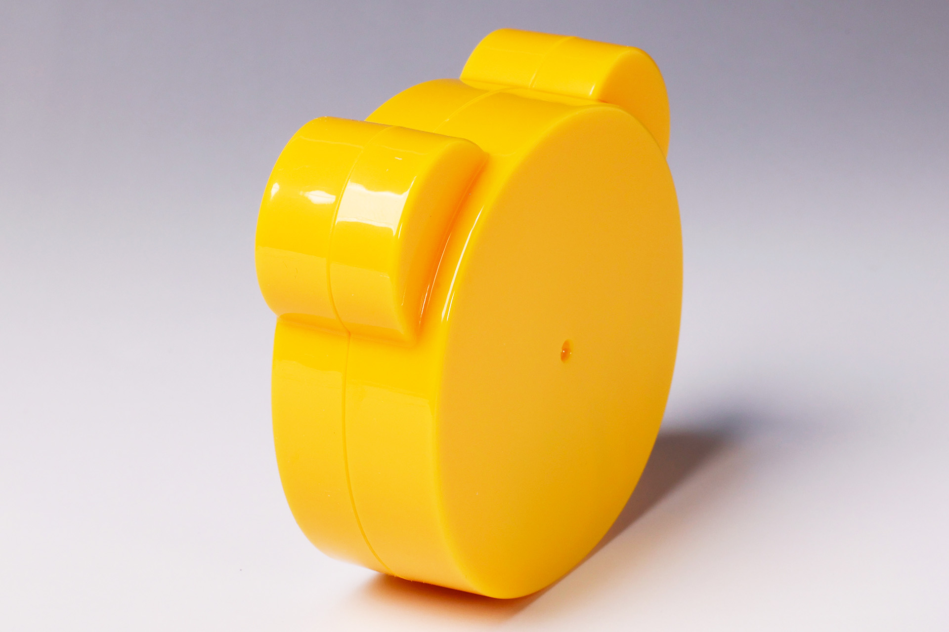 耳の部分は少し段差が付けられている