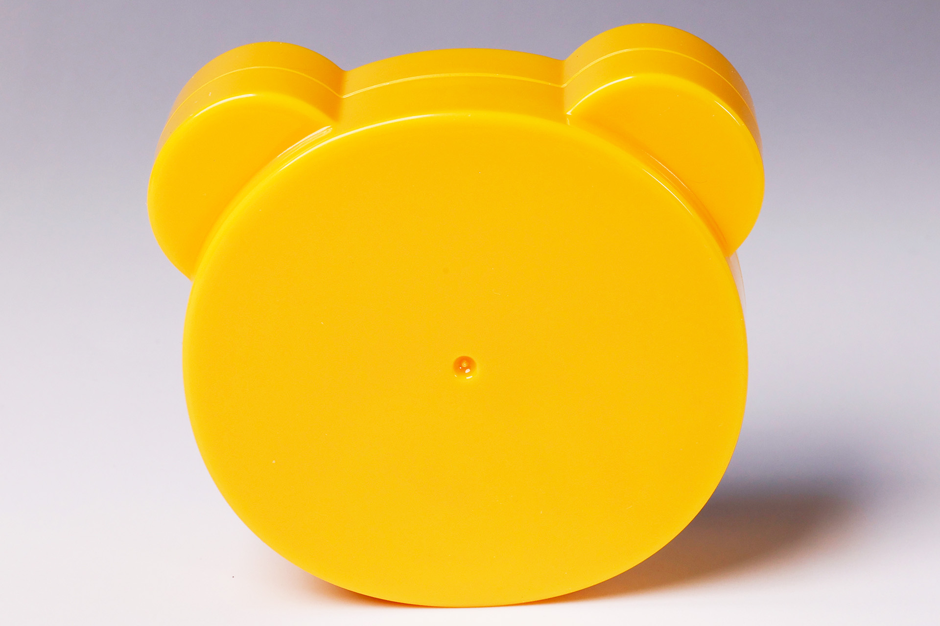 裏面側はすっきりとした感じだ