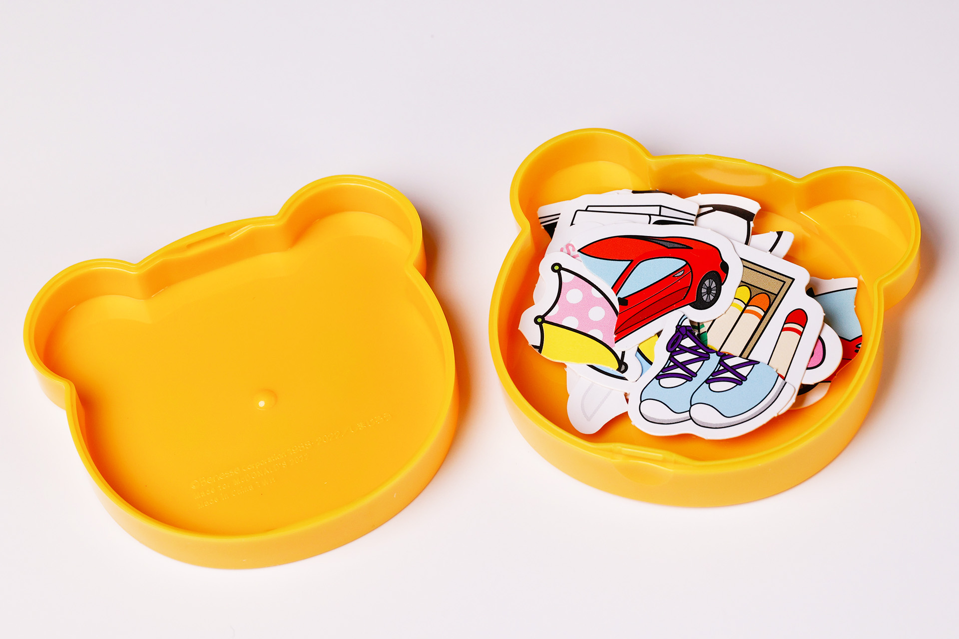 遊び終わった後は、ケースの蓋を開けて中に収納しておくことができる