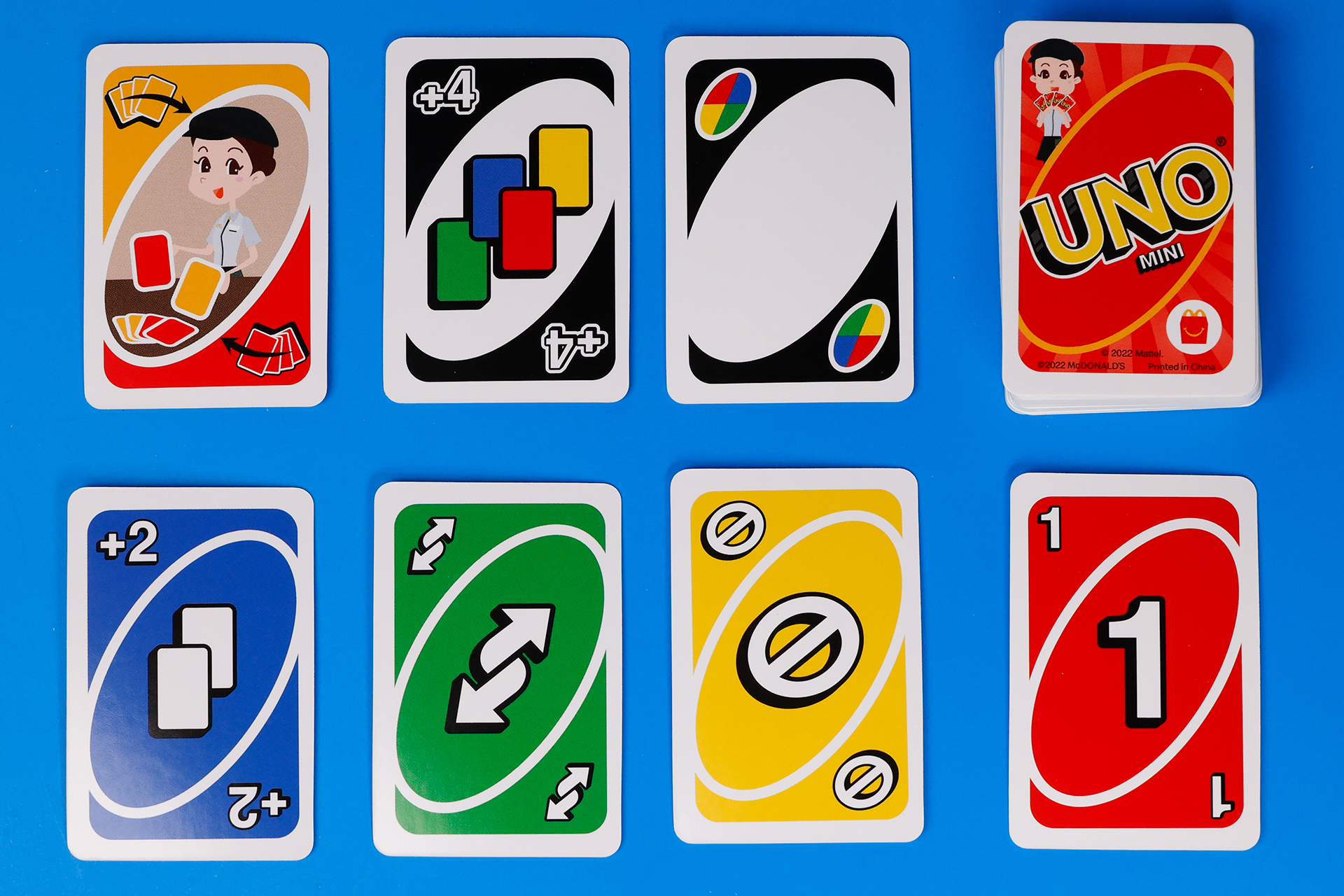 左上はマクドナルドオリジナルのカードだ