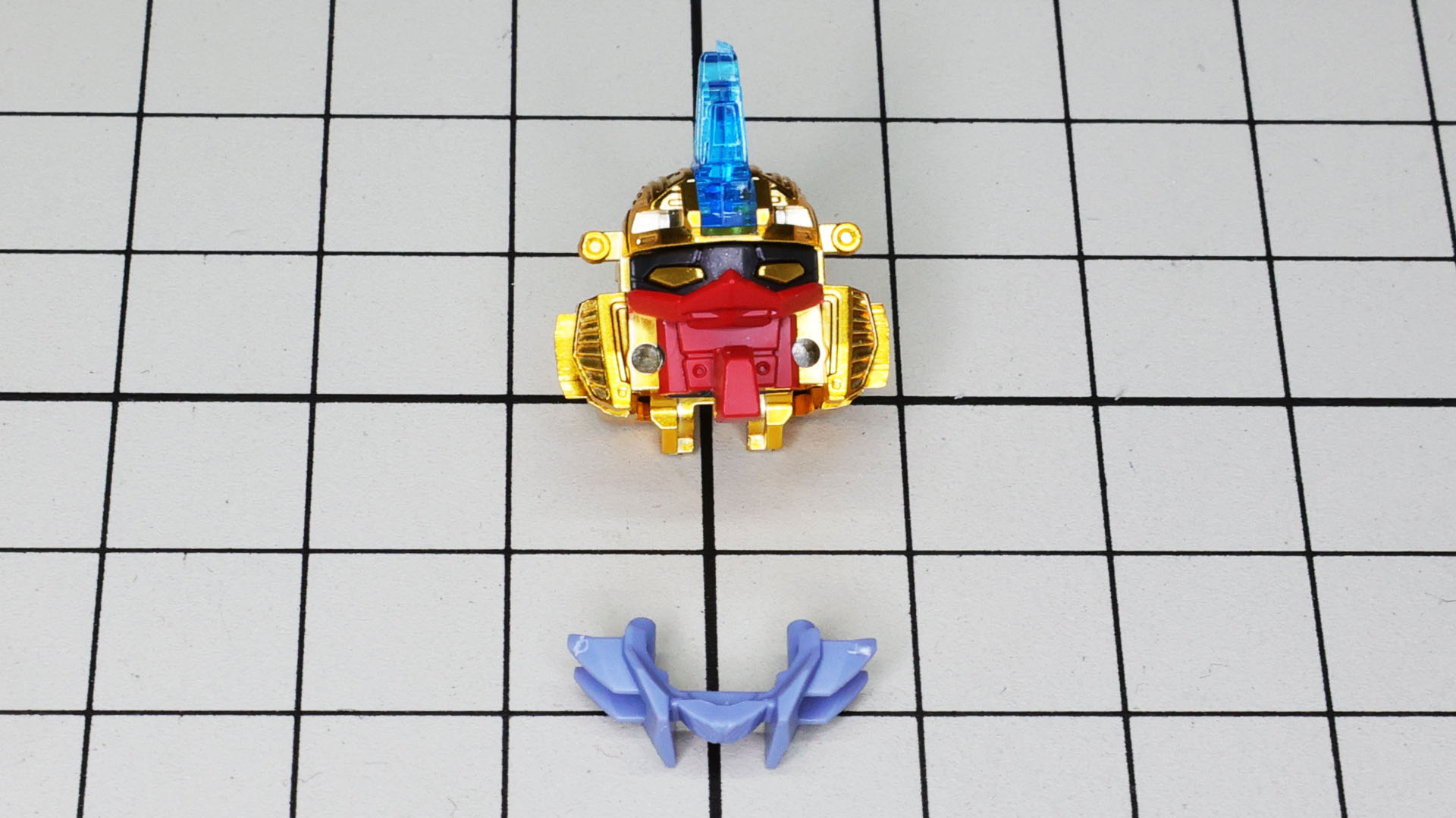 頬のスリットも別パーツ化、すごい精度です