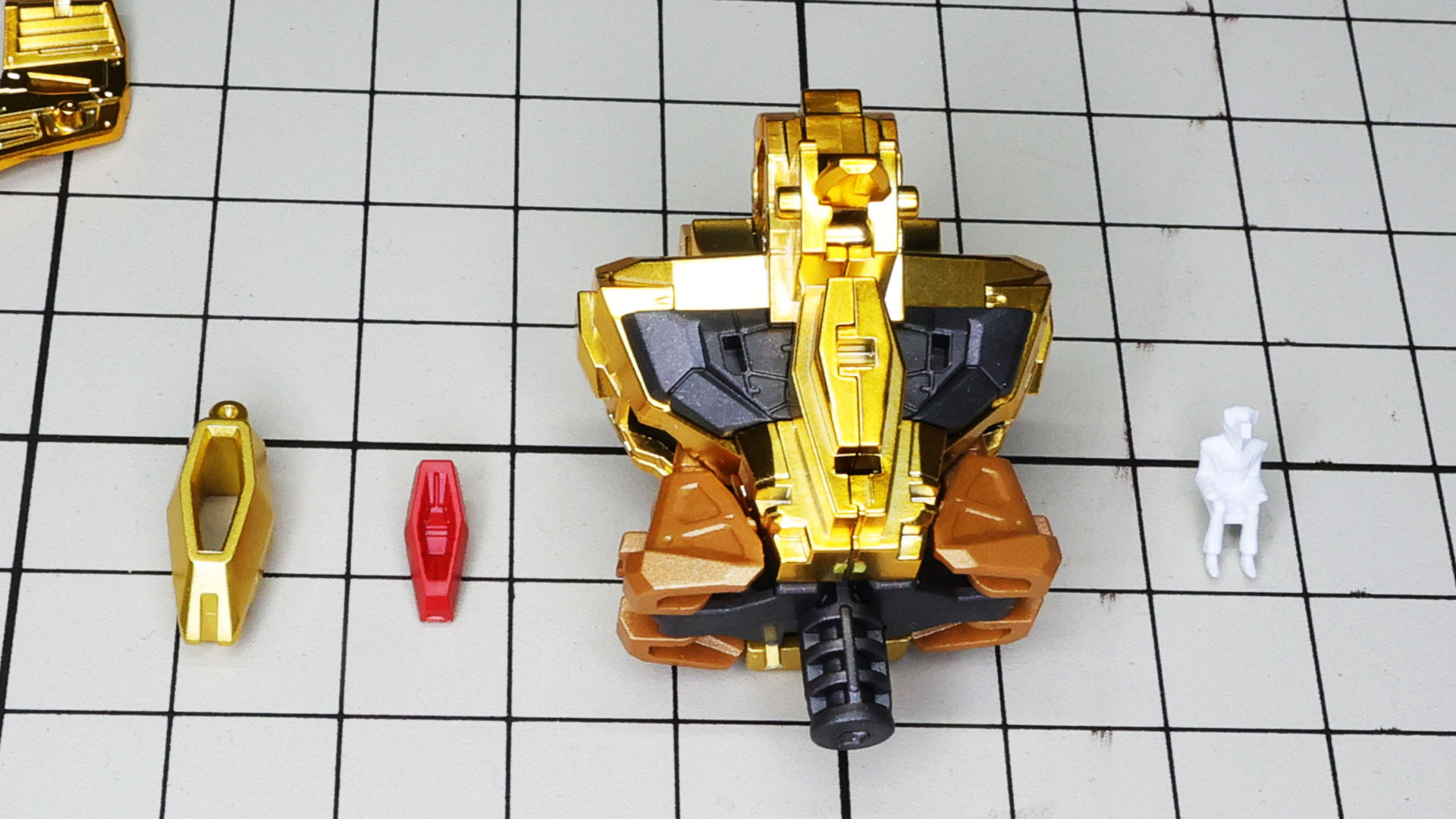 前面にはパイロットのキラ様とカリドゥス複相ビーム砲を組付けます