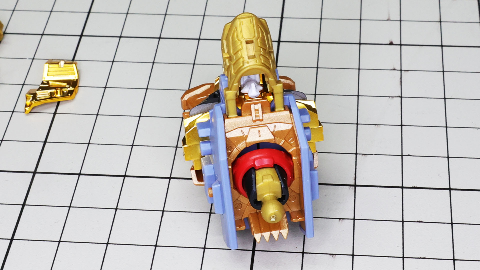 ボディ（上半身）を上から。キラ様が見えますがコクピットが狭いですね