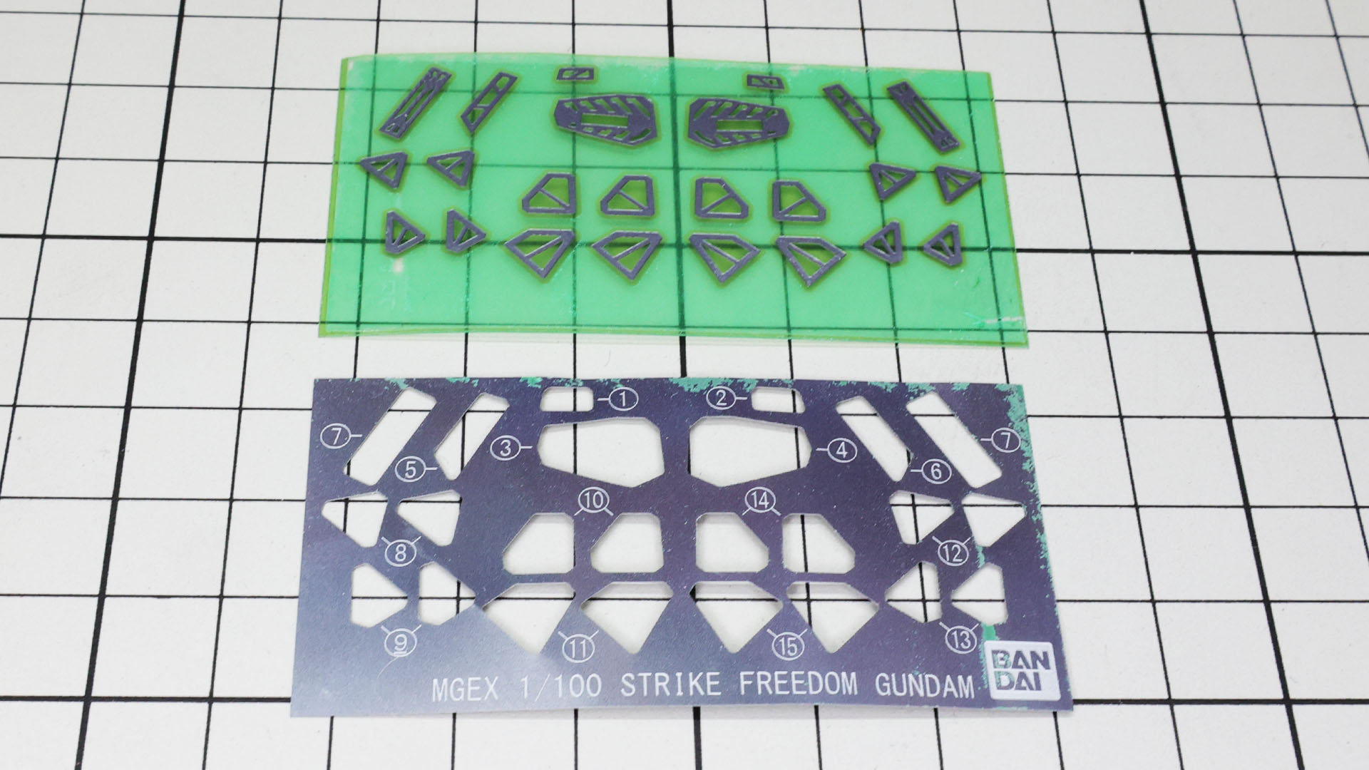 カバープレートには番号が振られているので捨てないようにします