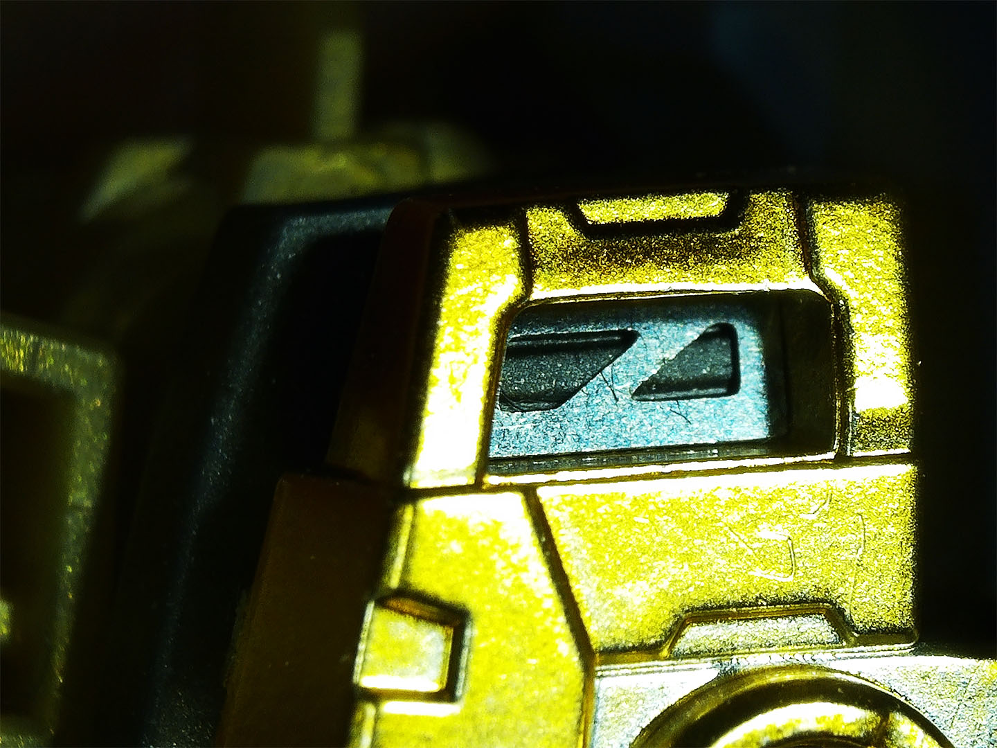 細かい作業ですので慎重に貼り付けていきます