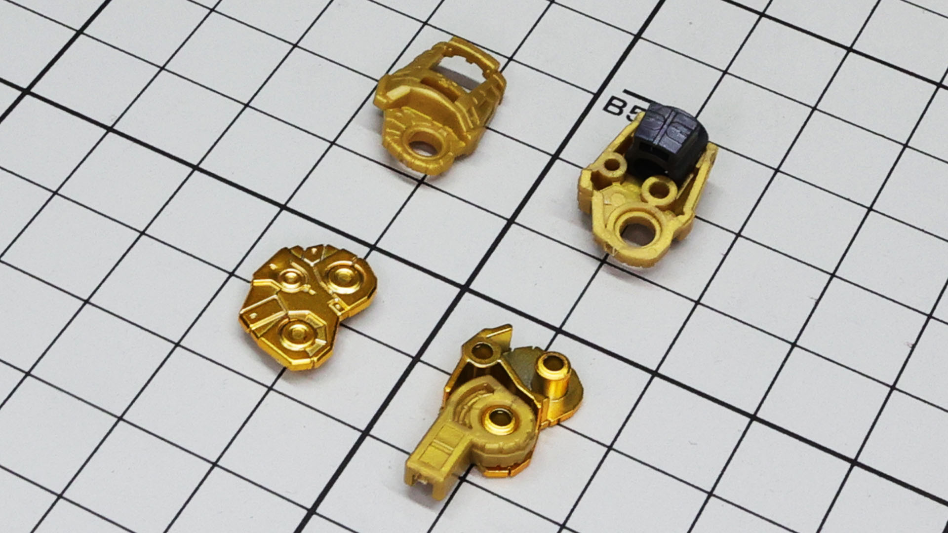 肘関節は二重化されていまして、軸が2つの単純な構造