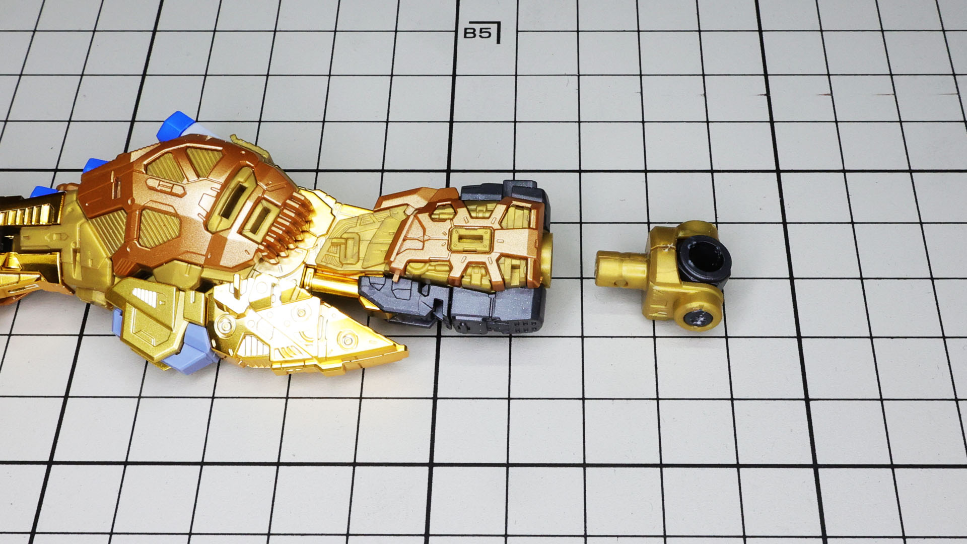 ソールを組んでいきます。ここも力が必要でしたのでペンチで組みました