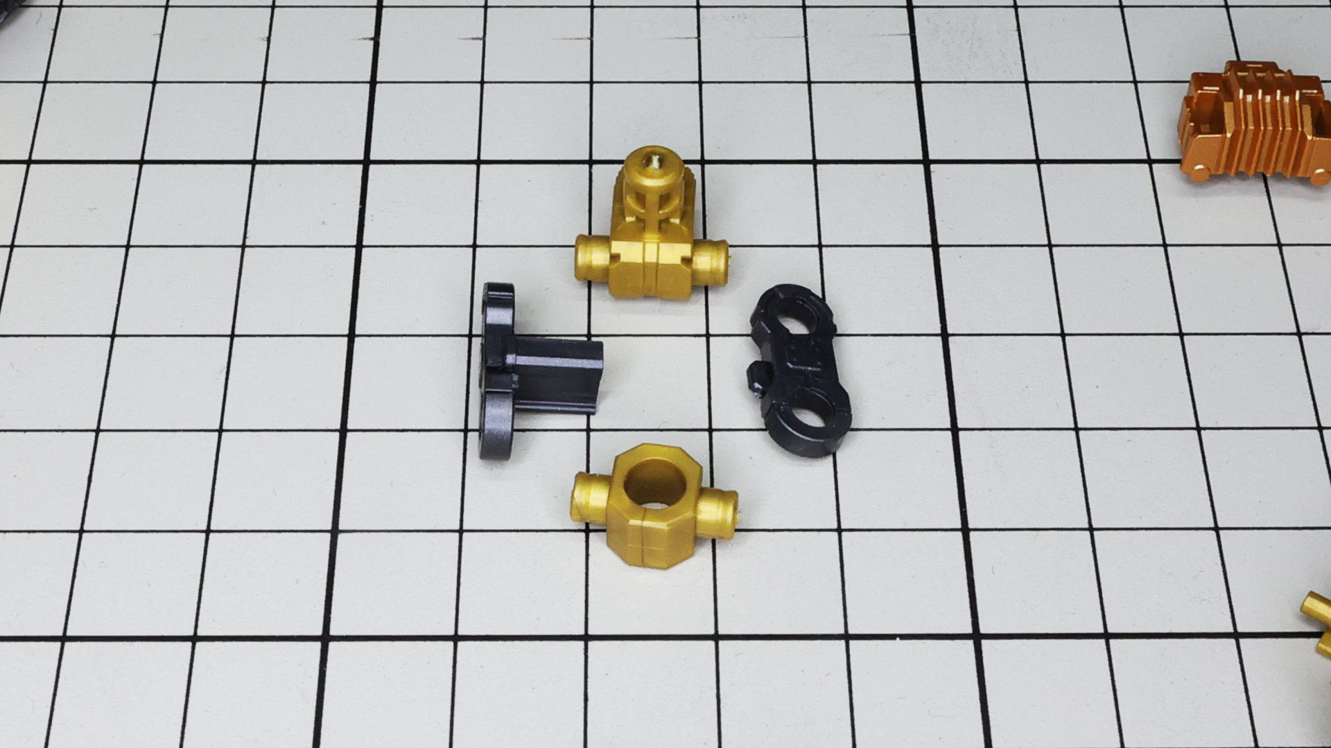 ソールを組んでいきます。ここも力が必要でしたのでペンチで組みました