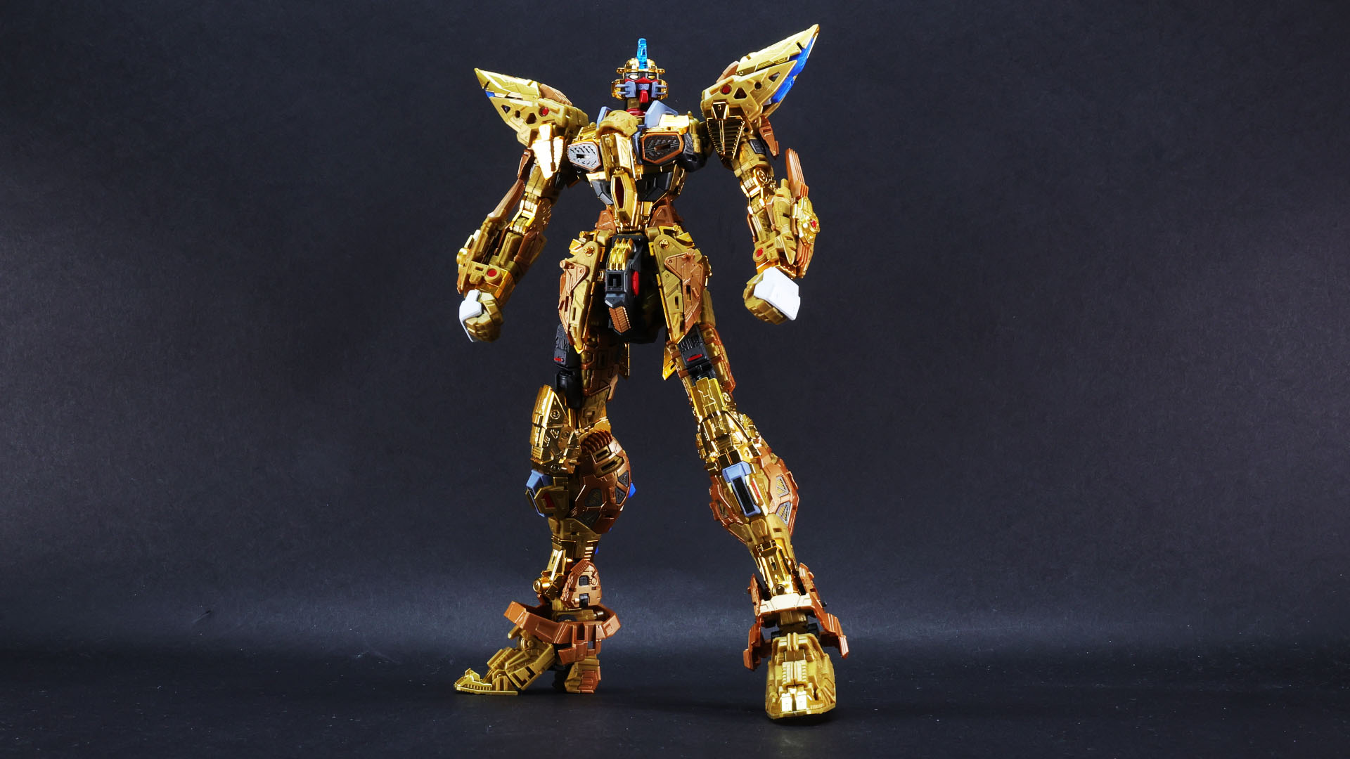 黄金に輝くストライクフリーダムの内部フレーム