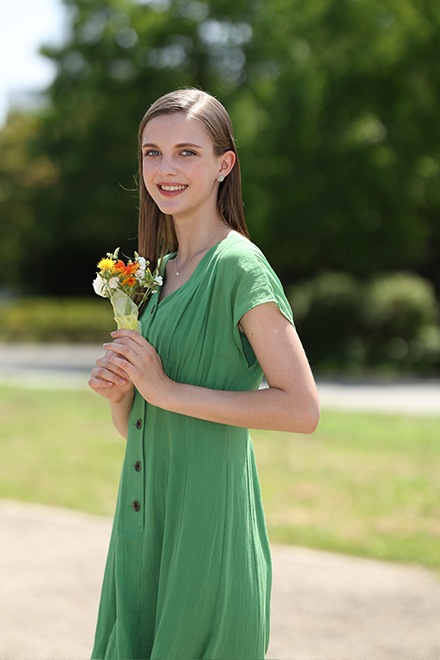 日光下でも、背景をぼかして撮影できるハイスピードシンクロに対応している