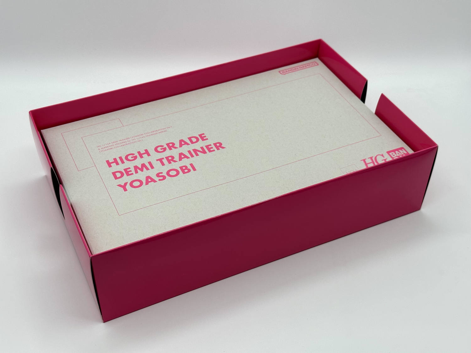 CDが収められていた箱を取ると、いよいよガンプラの箱が登場する