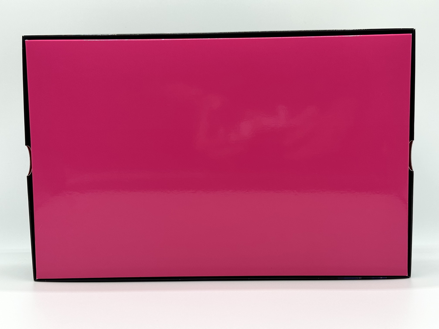 裏面はビビッドなピンク一色