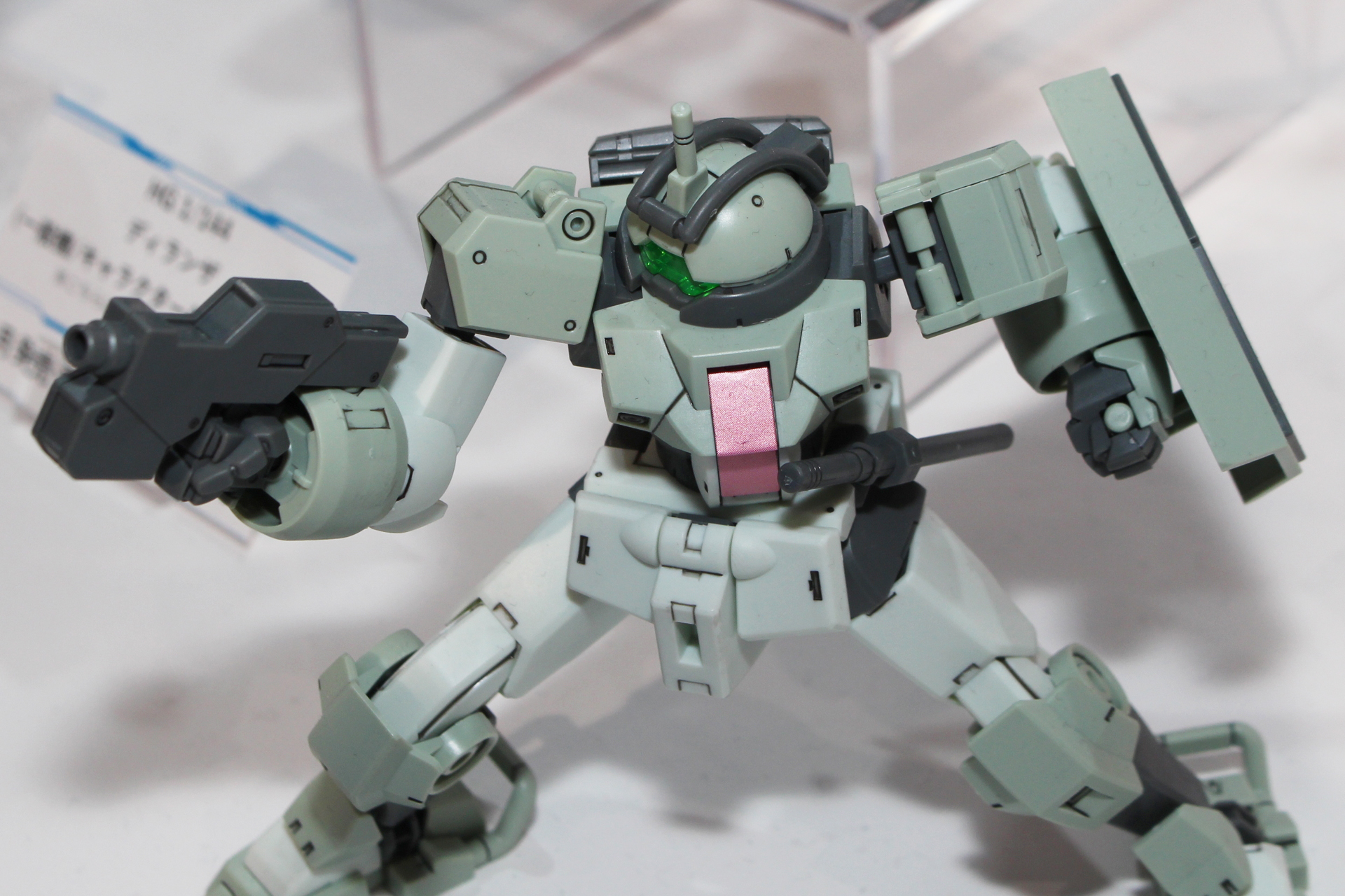 訓練用ということで武装はシンプル。カスタマイズパーツセットも別途発売される