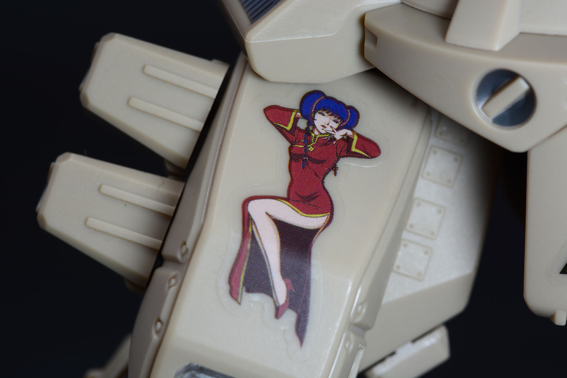 右足にミンメイのイラストを配置してみた