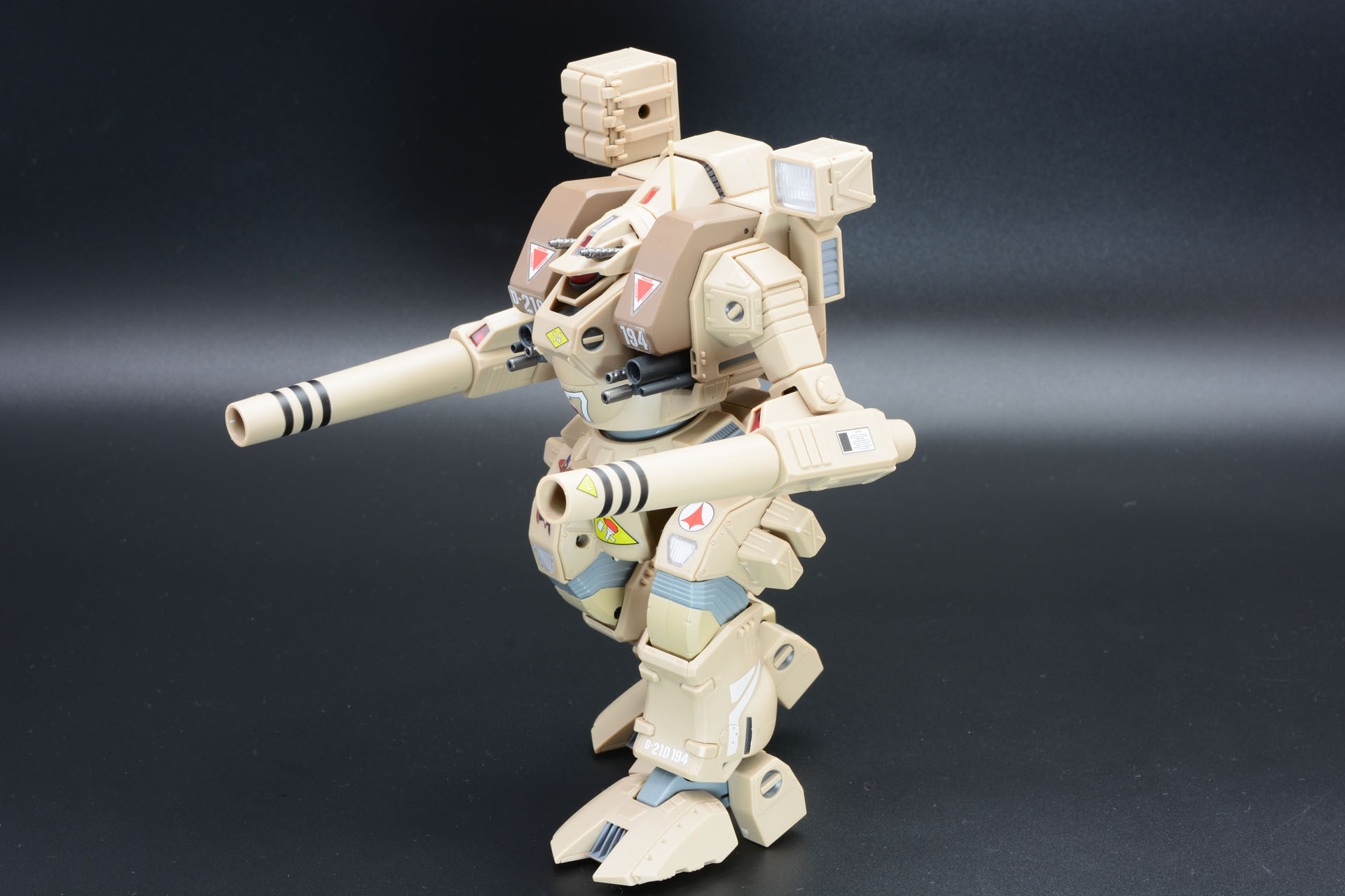 無骨な武器の塊という雰囲気が魅力。古さを感じさせないミリタリーテイストたっぷりなデザインだ