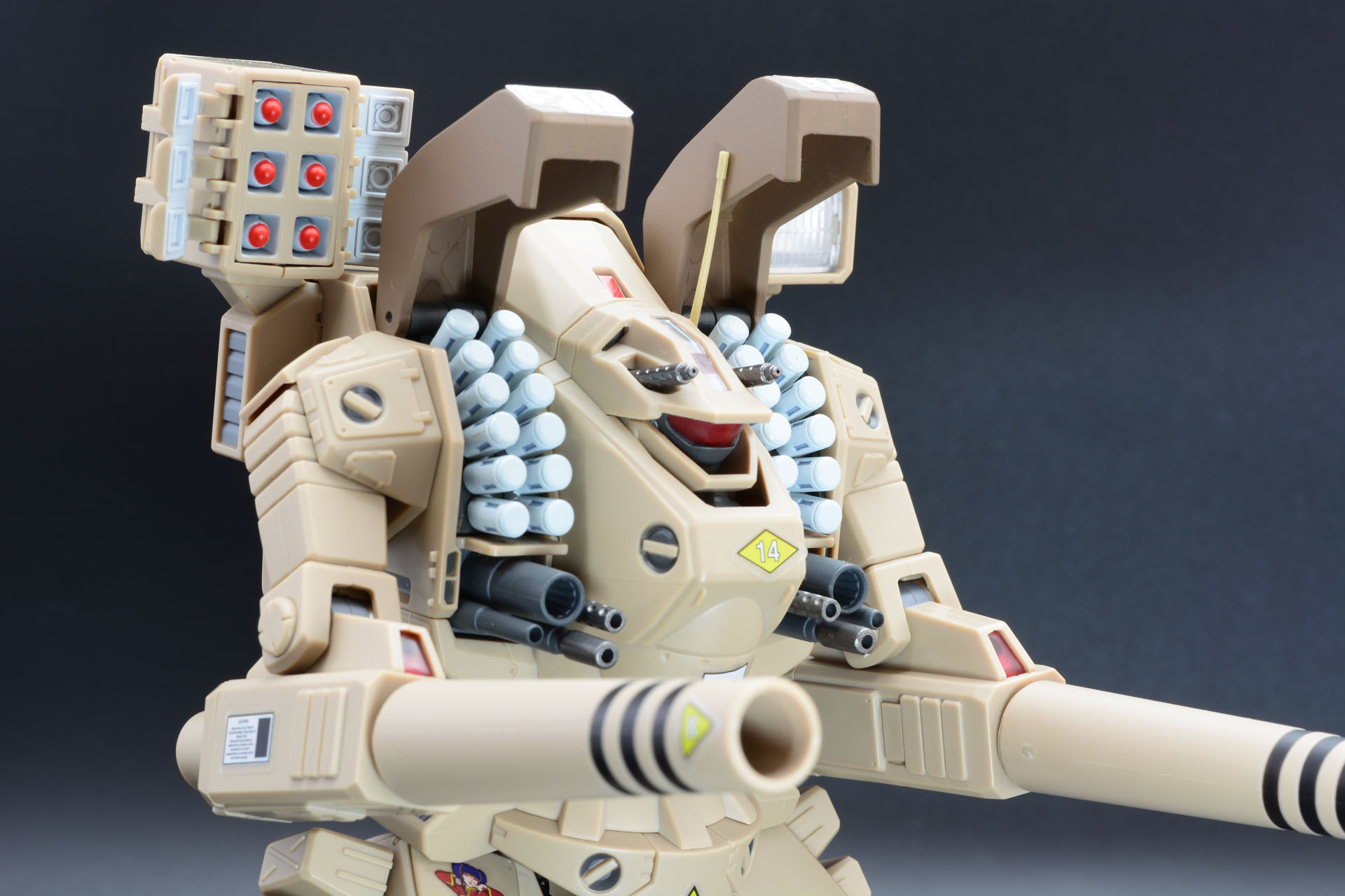 無骨な武器の塊という雰囲気が魅力。古さを感じさせないミリタリーテイストたっぷりなデザインだ