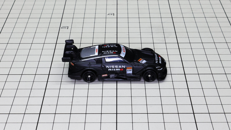 リア：リアウインドウにあたる部分は別の素材でフタがされているイメージになっています