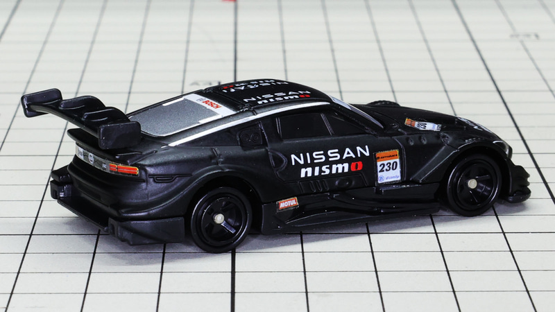 リアウインドウにあたる部分の別素材感もカッコイイです