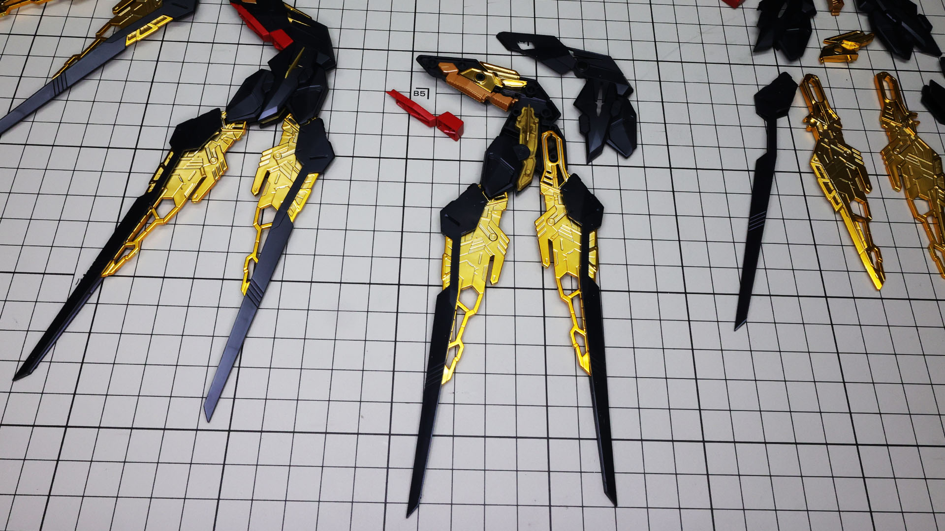 上部にもフレームを内包して挟み込むだけです