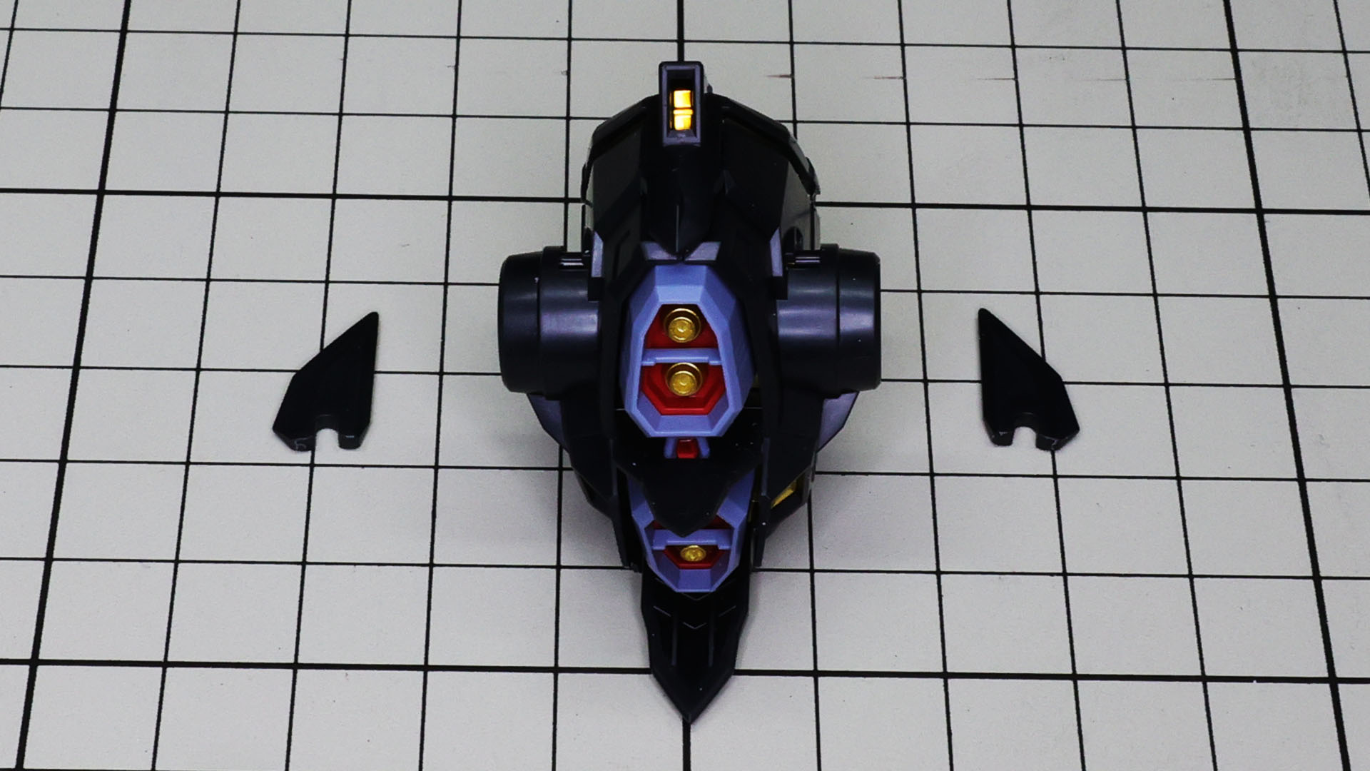 ウイング状のパーツを差し込めば完成です