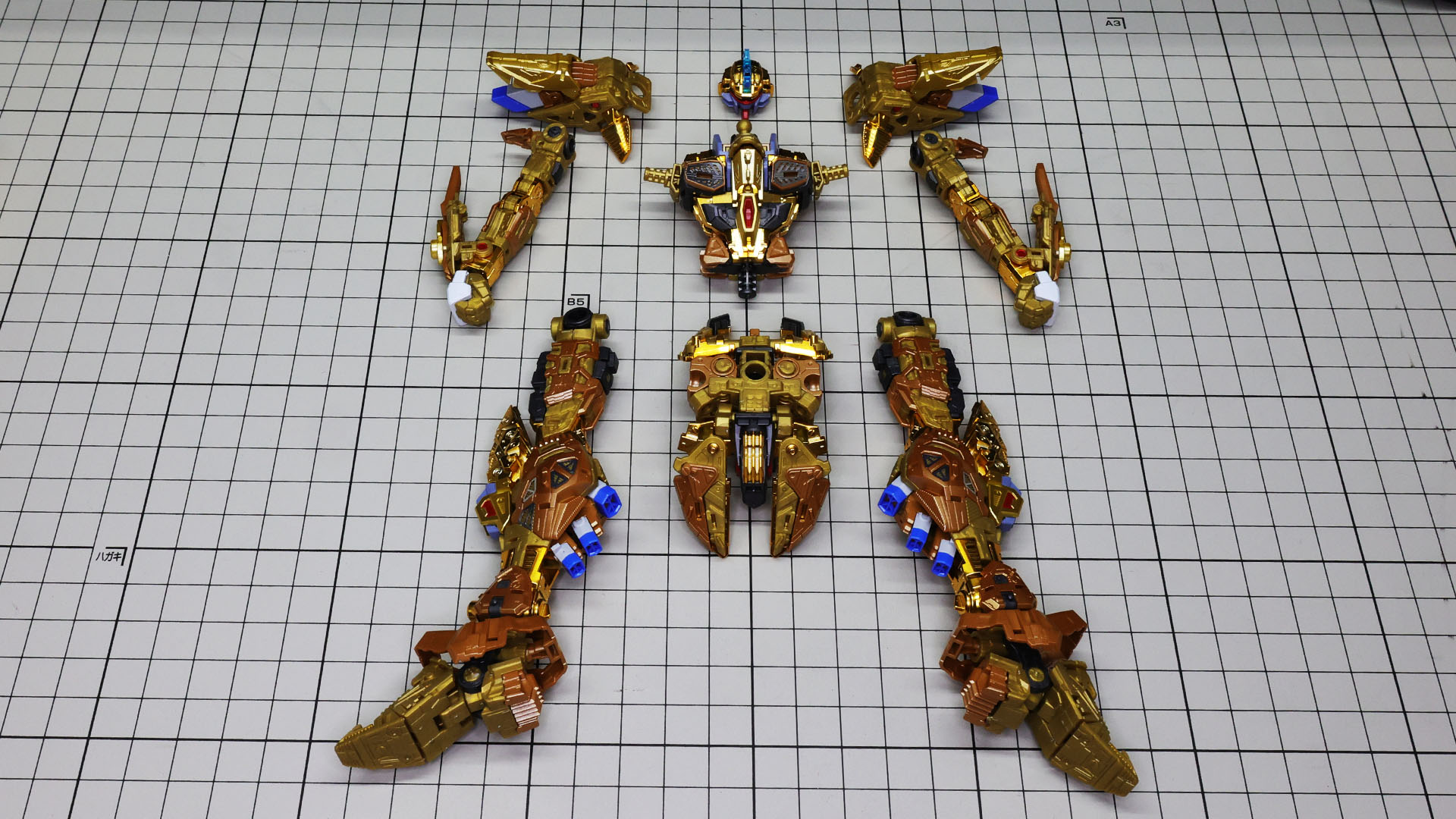 まずは頭部から。もうフレームはあるので装甲を組付けていくだけです