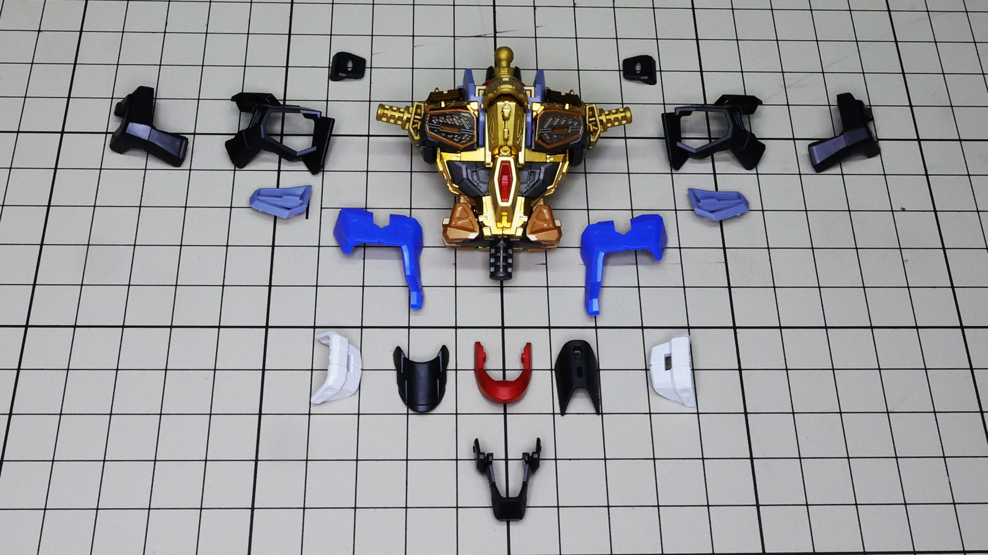 周りを囲うだけでトリッキーな組付けはなく、それほどパーツ数も多くありません