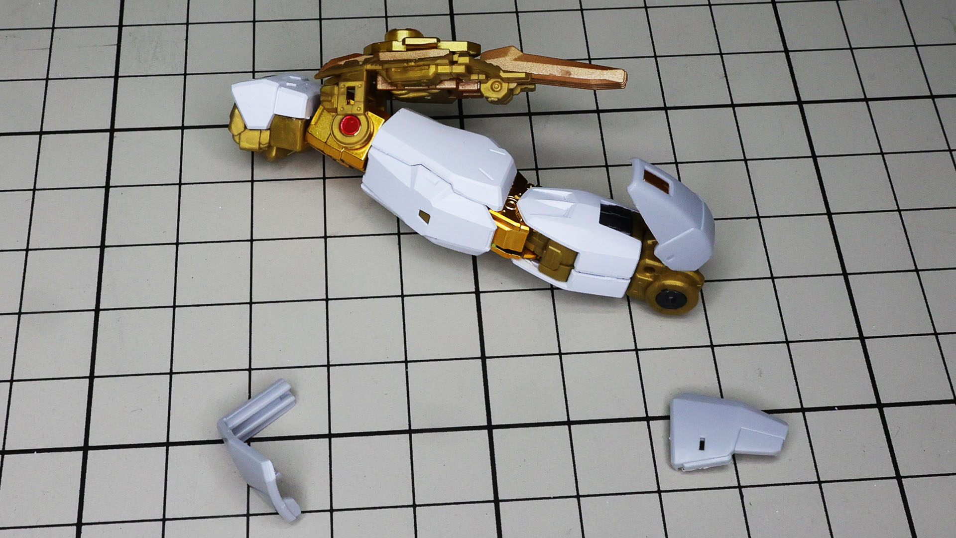 前腕の袖はビームシールド基部でもあります