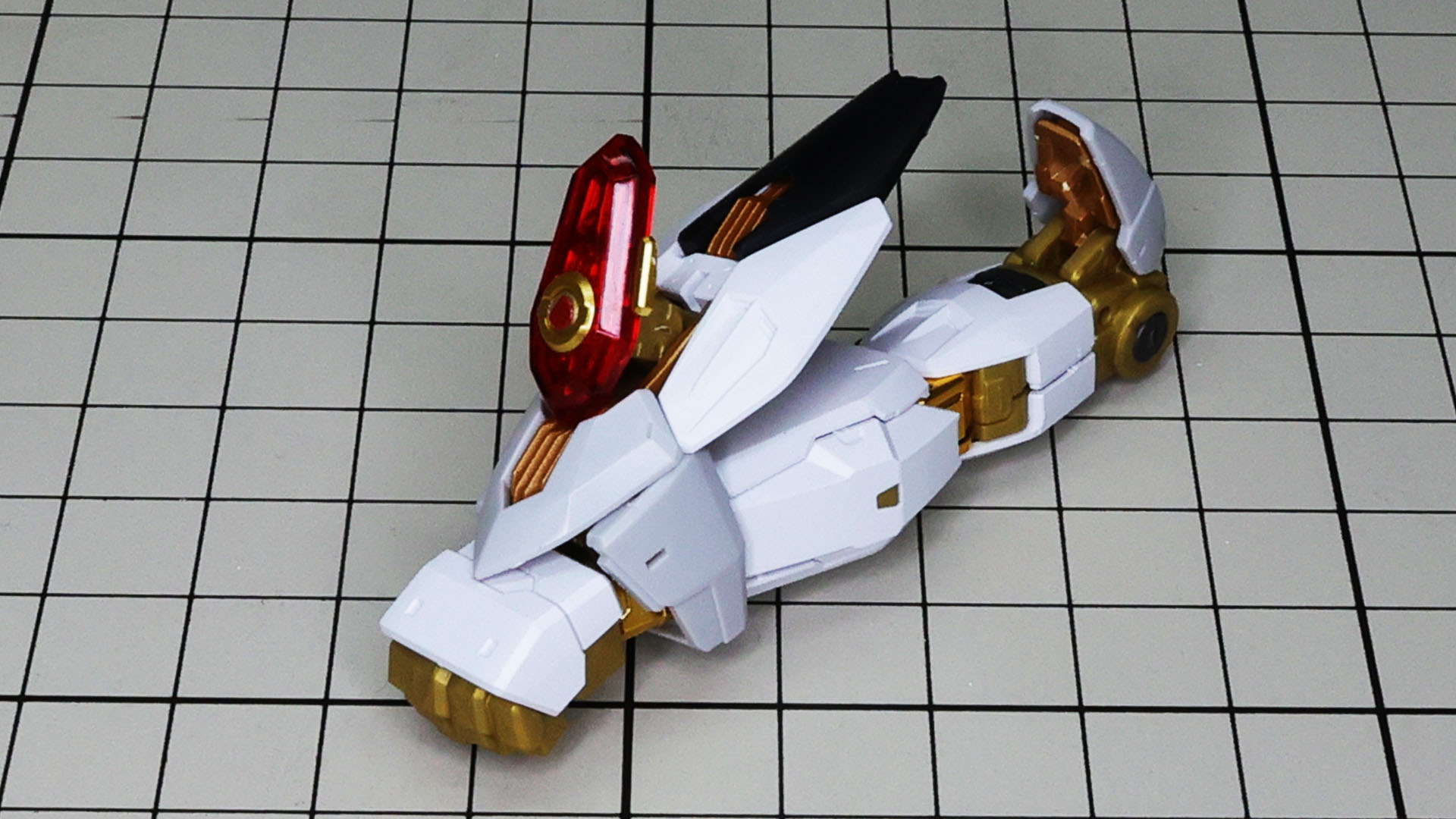 ビームシールド前後のパーツを組み付ければ完成です