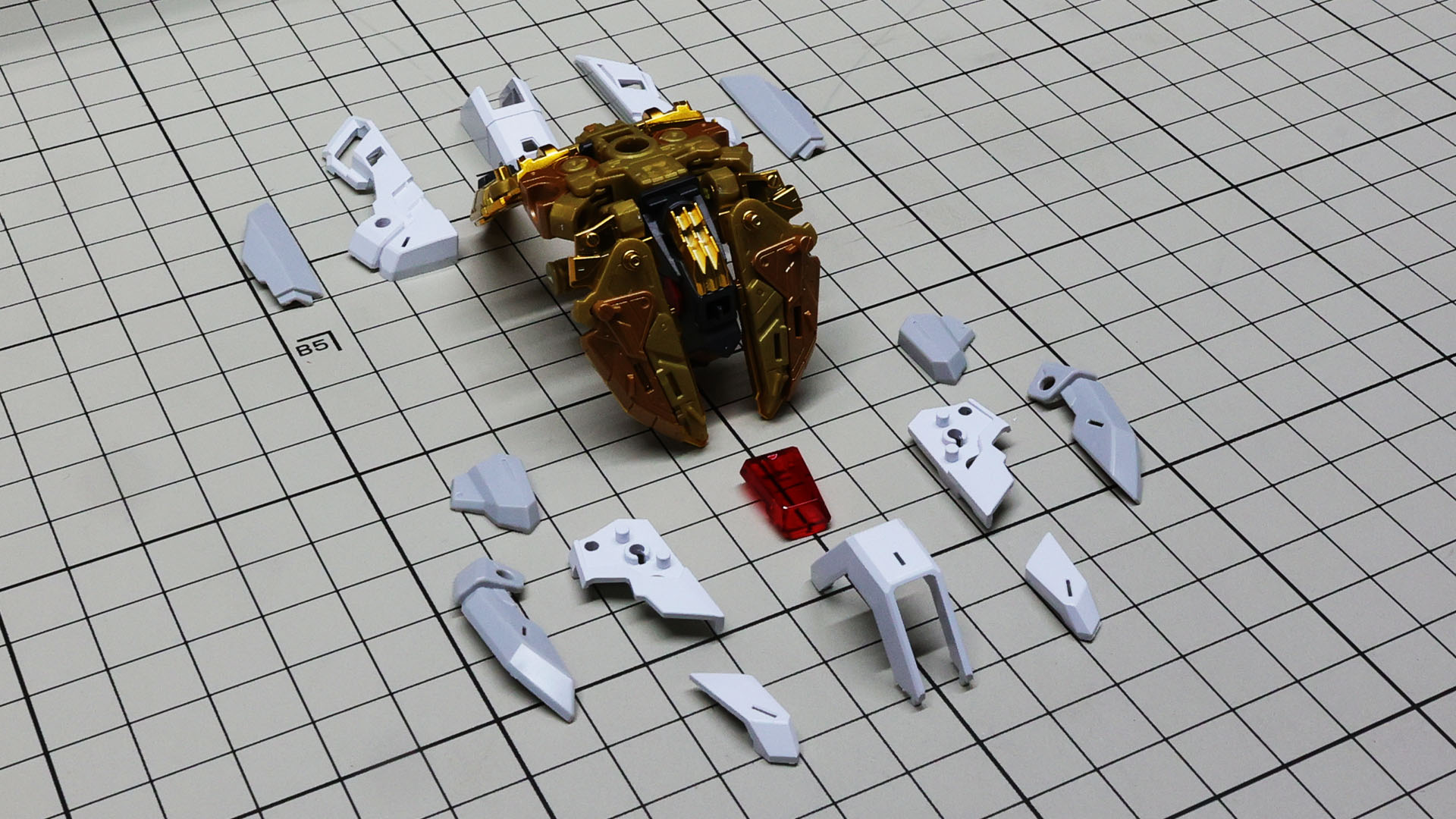 メインフレームとスカートアーマーはもう出来上がっているので前後スカートアーマーに装甲を組付けていくだけです