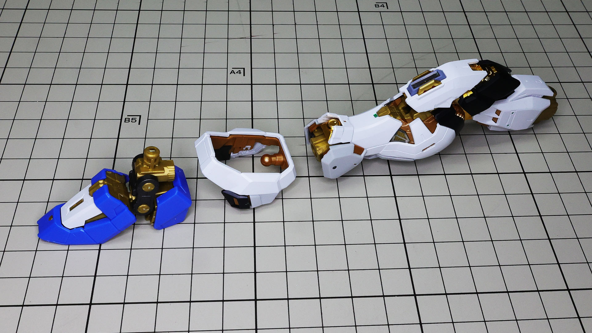 組み上がった構成要素をドッキングさせれば完成です