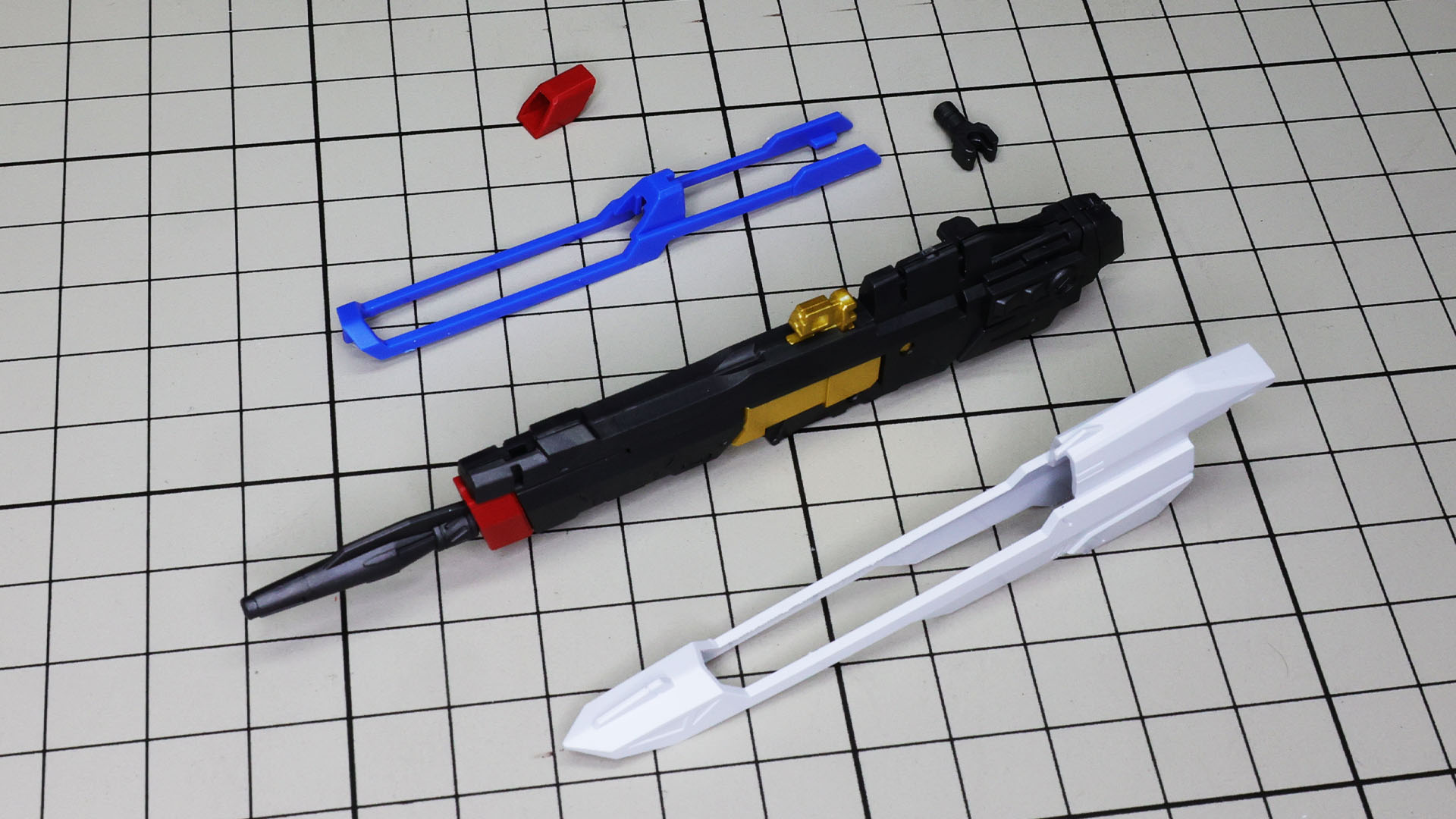 上側からホワイトとブルーのカバーを組付け、センサーを配置します