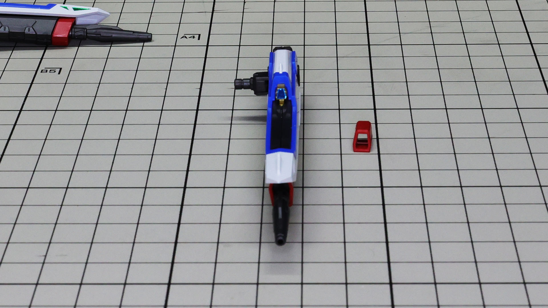 センサーはシールを貼りこんで……