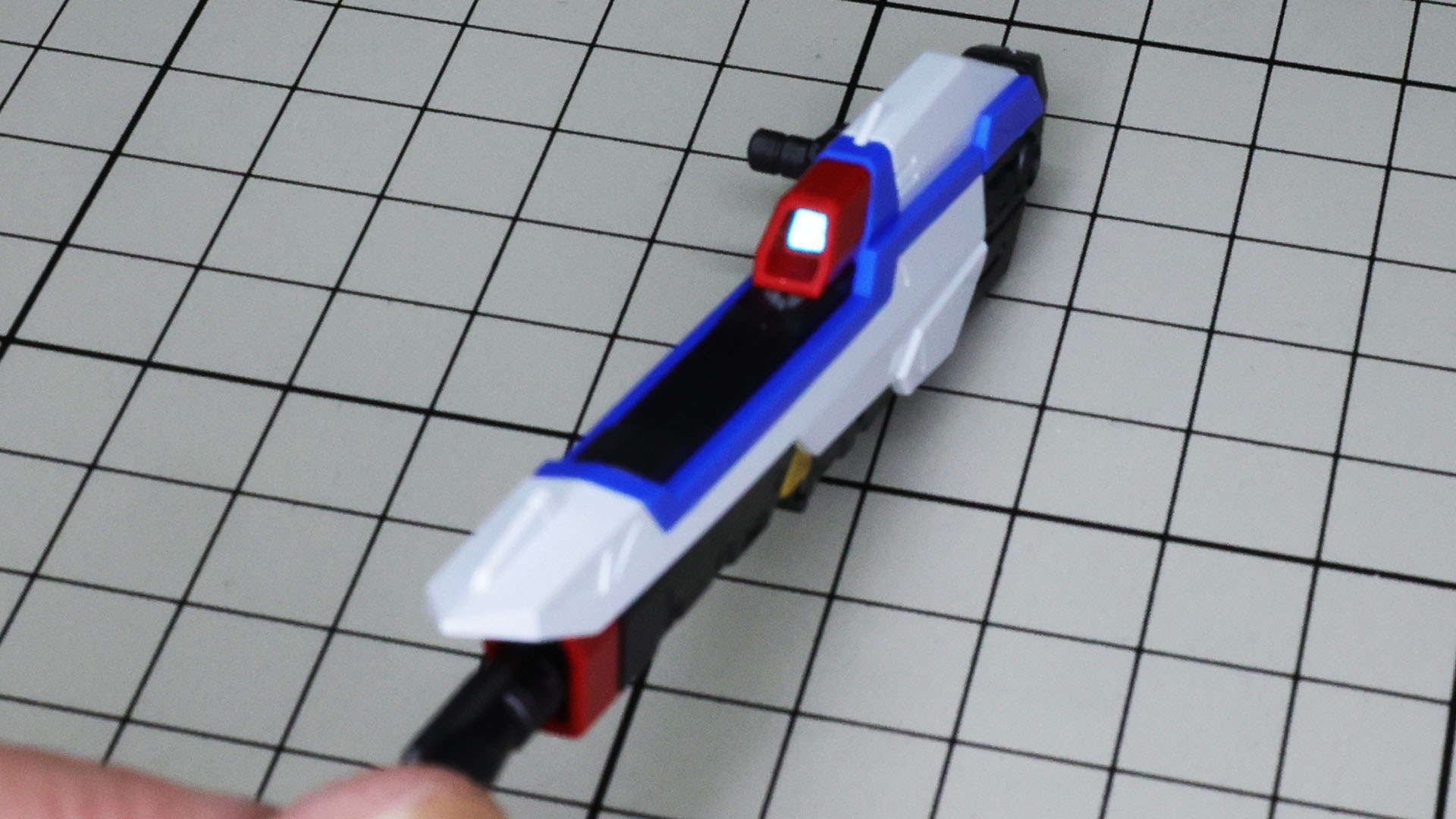 レッドのカバーを装着……