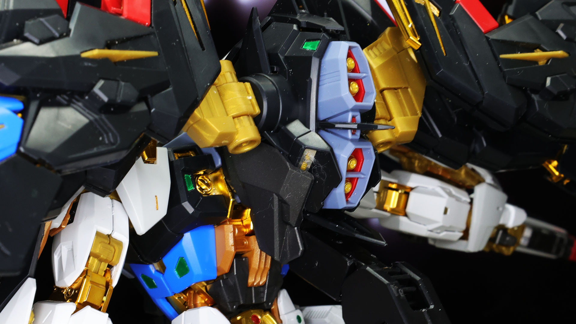 バックパックの下側にある基部に差し込みます