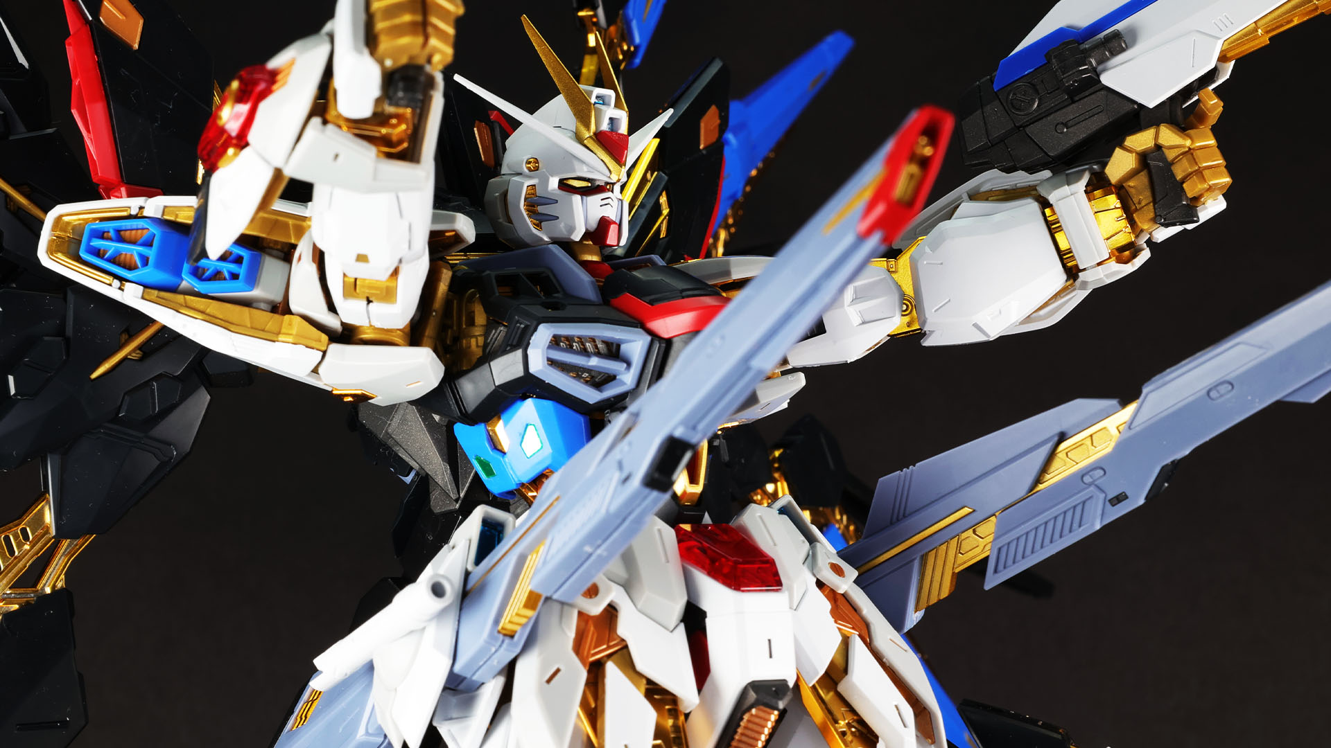 ロングレンジビームライフルにモードチェンジ、デスティニーガンダムを狙う！