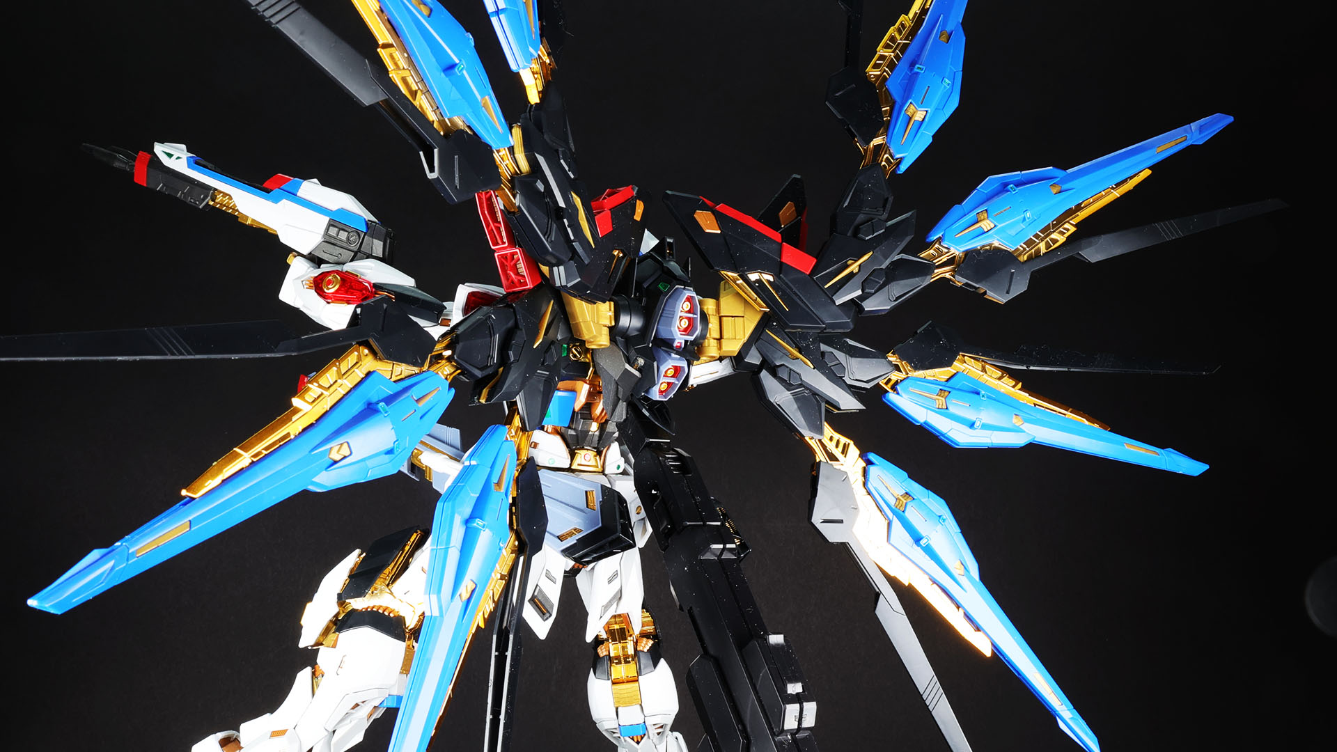 ロングレンジビームライフルにモードチェンジ、デスティニーガンダムを狙う！