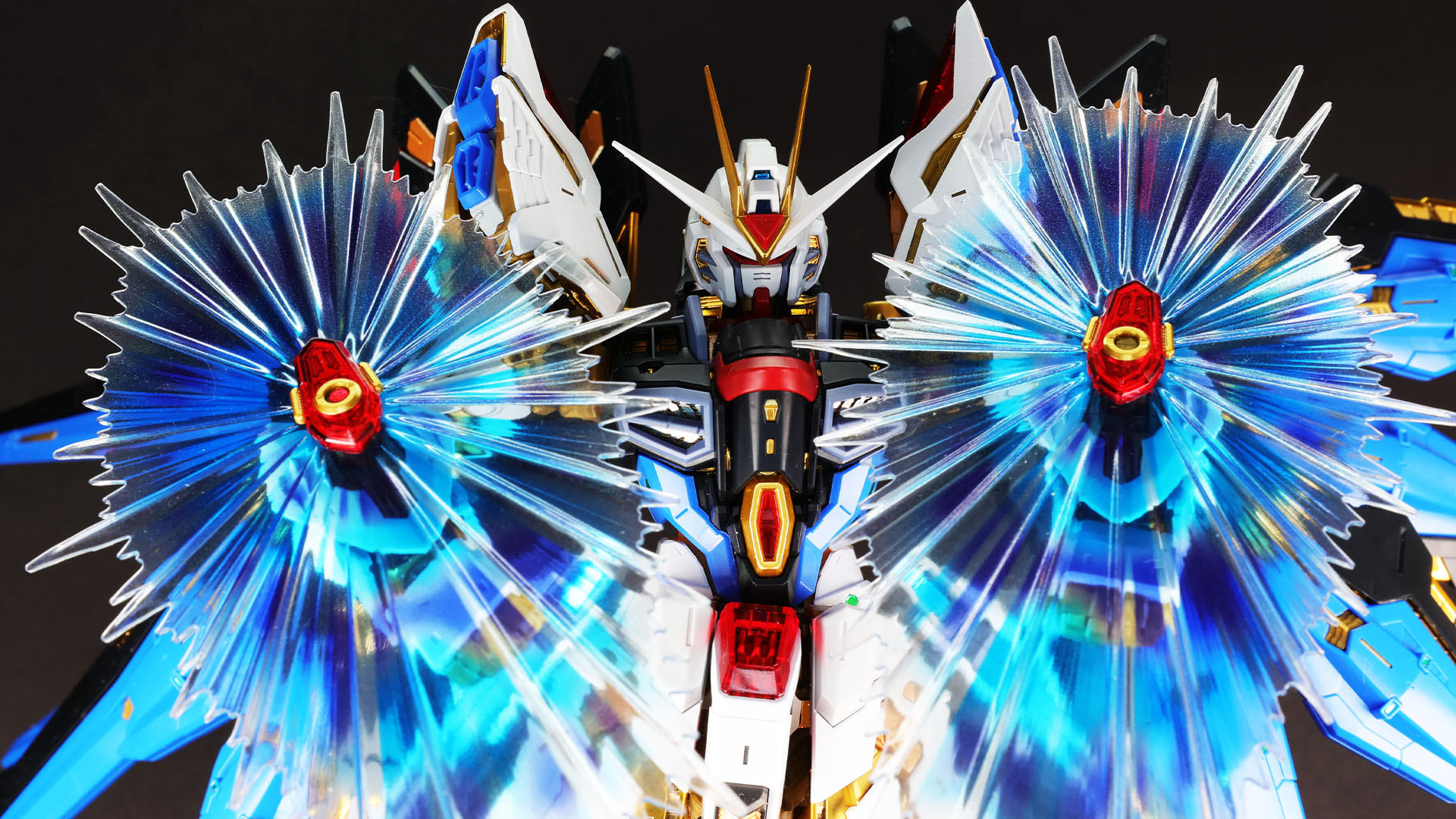 強力な攻撃からダブルビームシールドでアークエンジェルを守る！