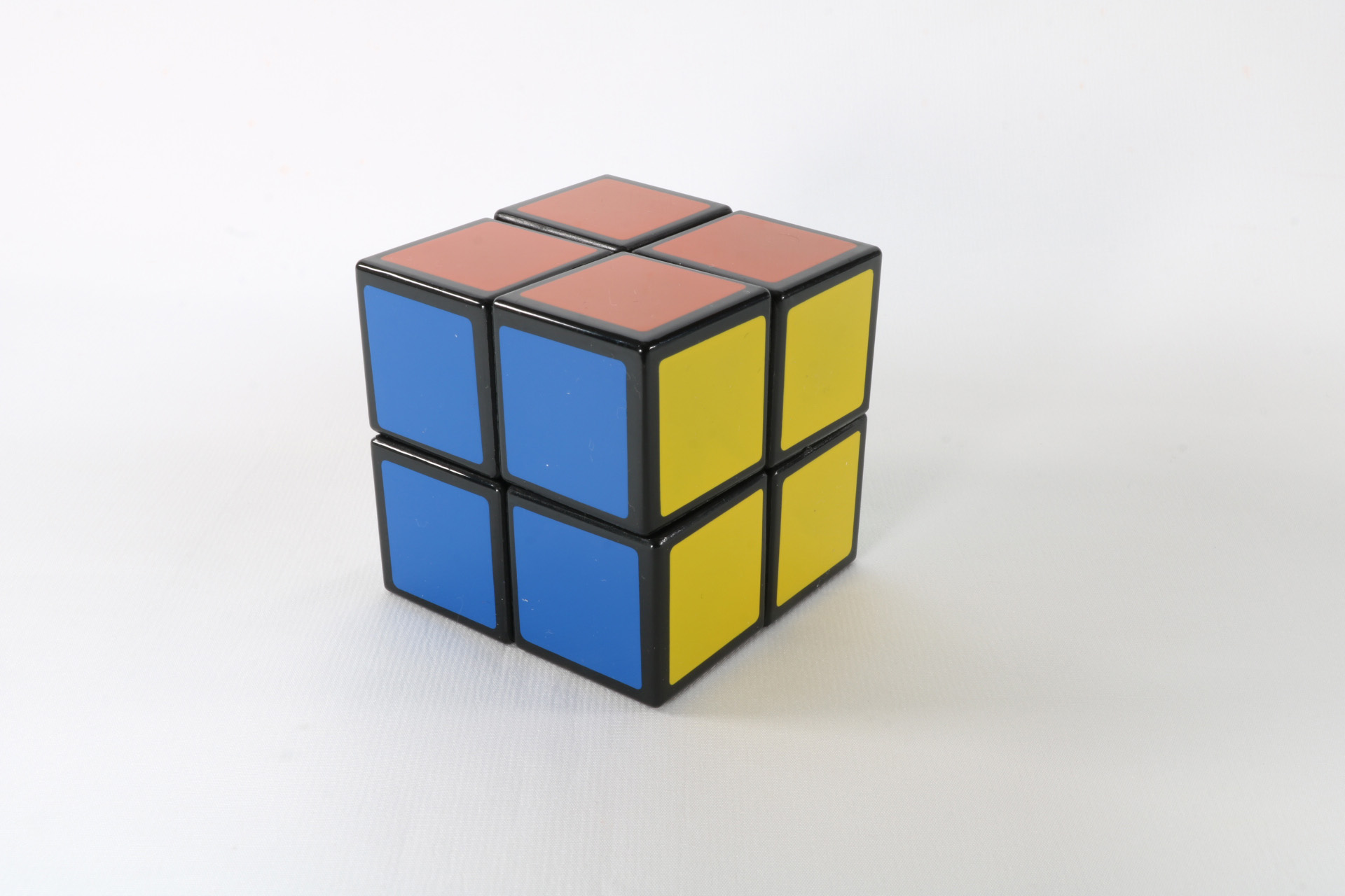 縦・横にキューブを回して色を揃えよう