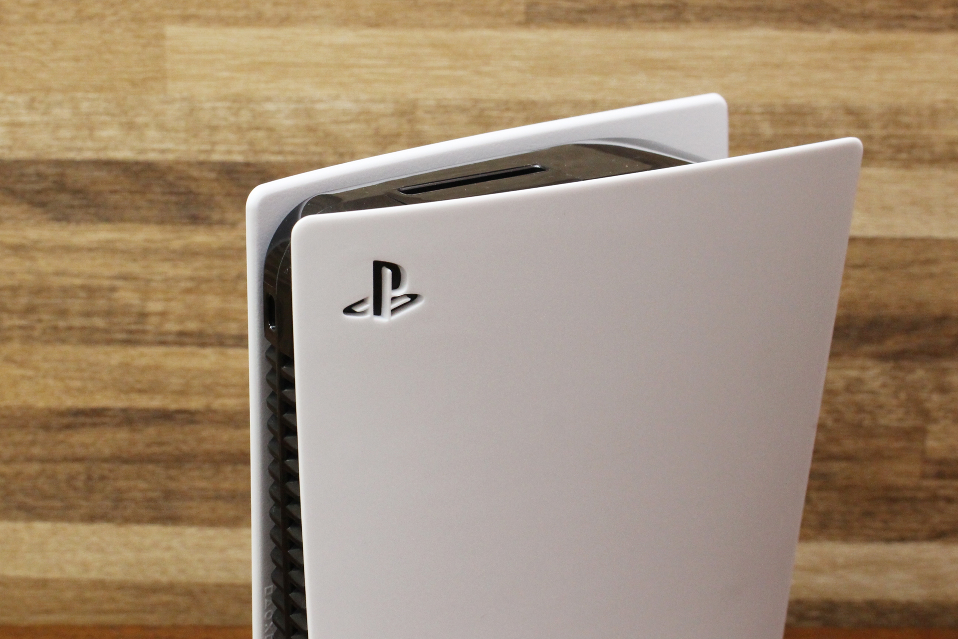 PlayStation™のマークはモールドだ