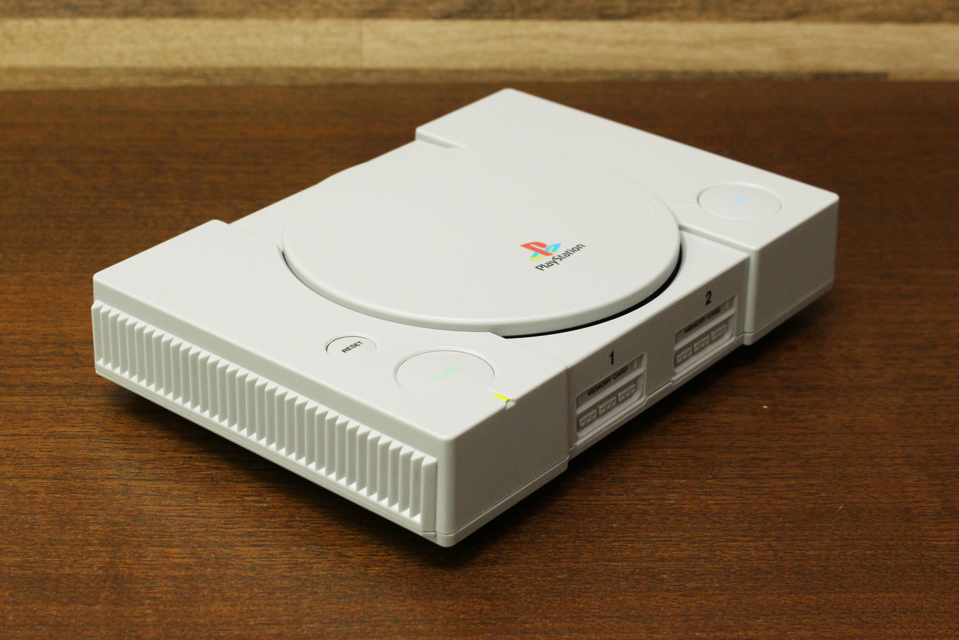 懐かしさあふれる初代PS。今から28年前の1994年12月に発売された