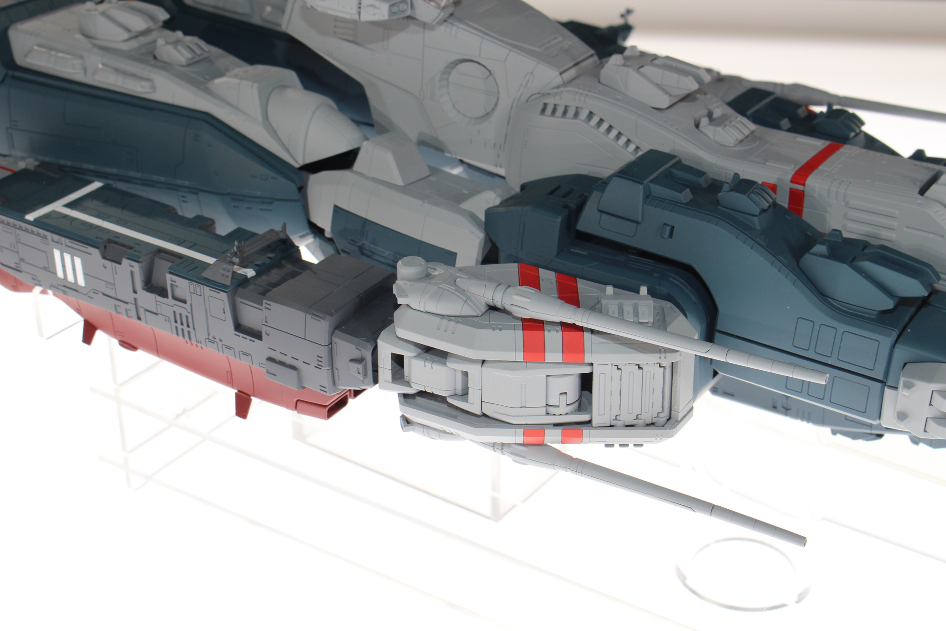 要所のディテールにも注目。ビッグサイズアイテムならではの迫力がある