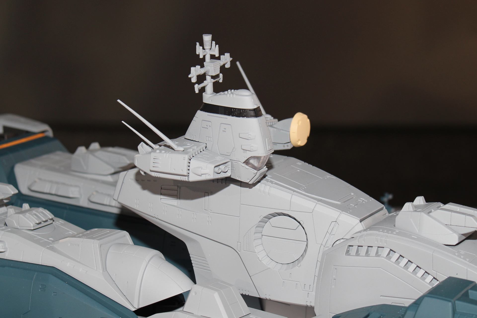 要所のディテールにも注目。ビッグサイズアイテムならではの迫力がある