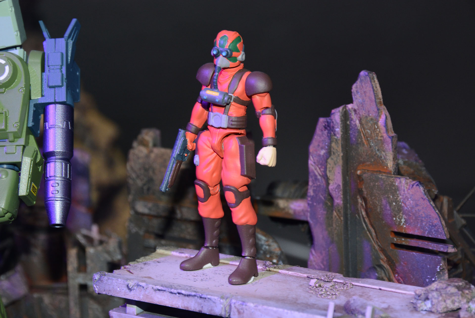 メルキア方面軍の耐圧パイロットスーツに身を包んだキリコのフィギュア