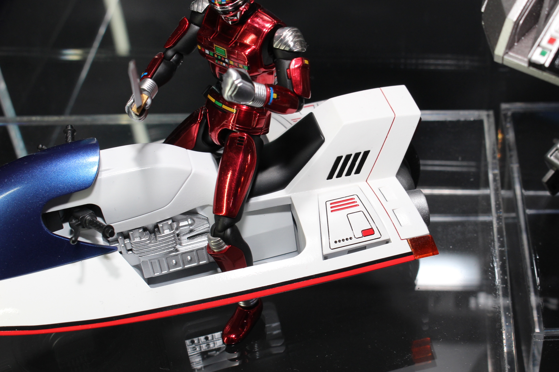 可動や内蔵されるギミック等は今のところ未定