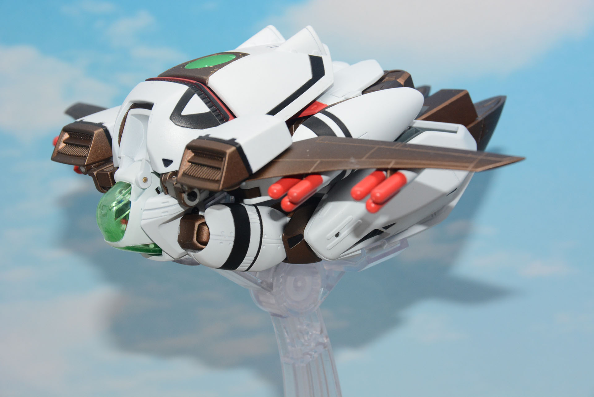 フライヤー形態。こちらも生物的なシルエット。ちょっと昆虫的な雰囲気もある