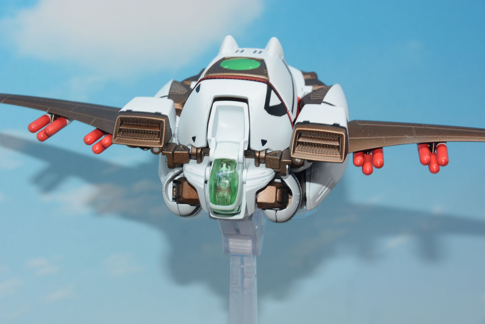 オーガロイドでは装甲に覆われていたコクピットがむき出しに。視界を広く取っている