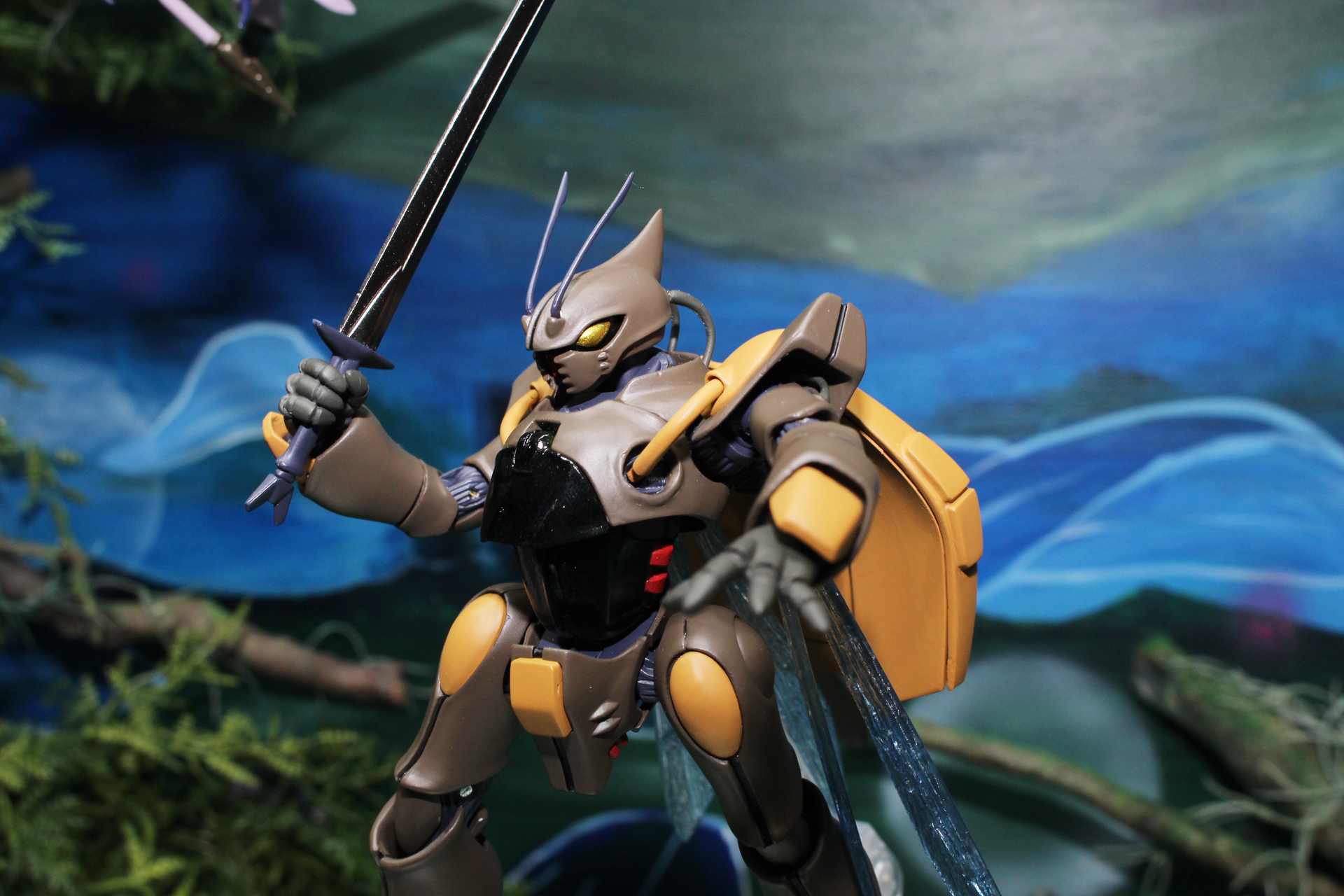 オーラバトラーの始祖的存在。顔は昆虫のようだが、体型は人型に近い