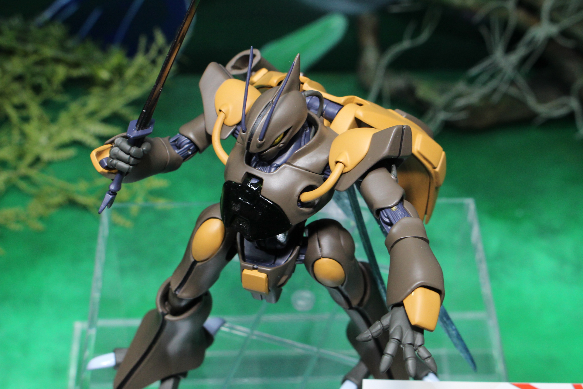 オーラコンバーターの展開やコクピットの開閉など、シリーズの基本的なギミックを搭載しているという