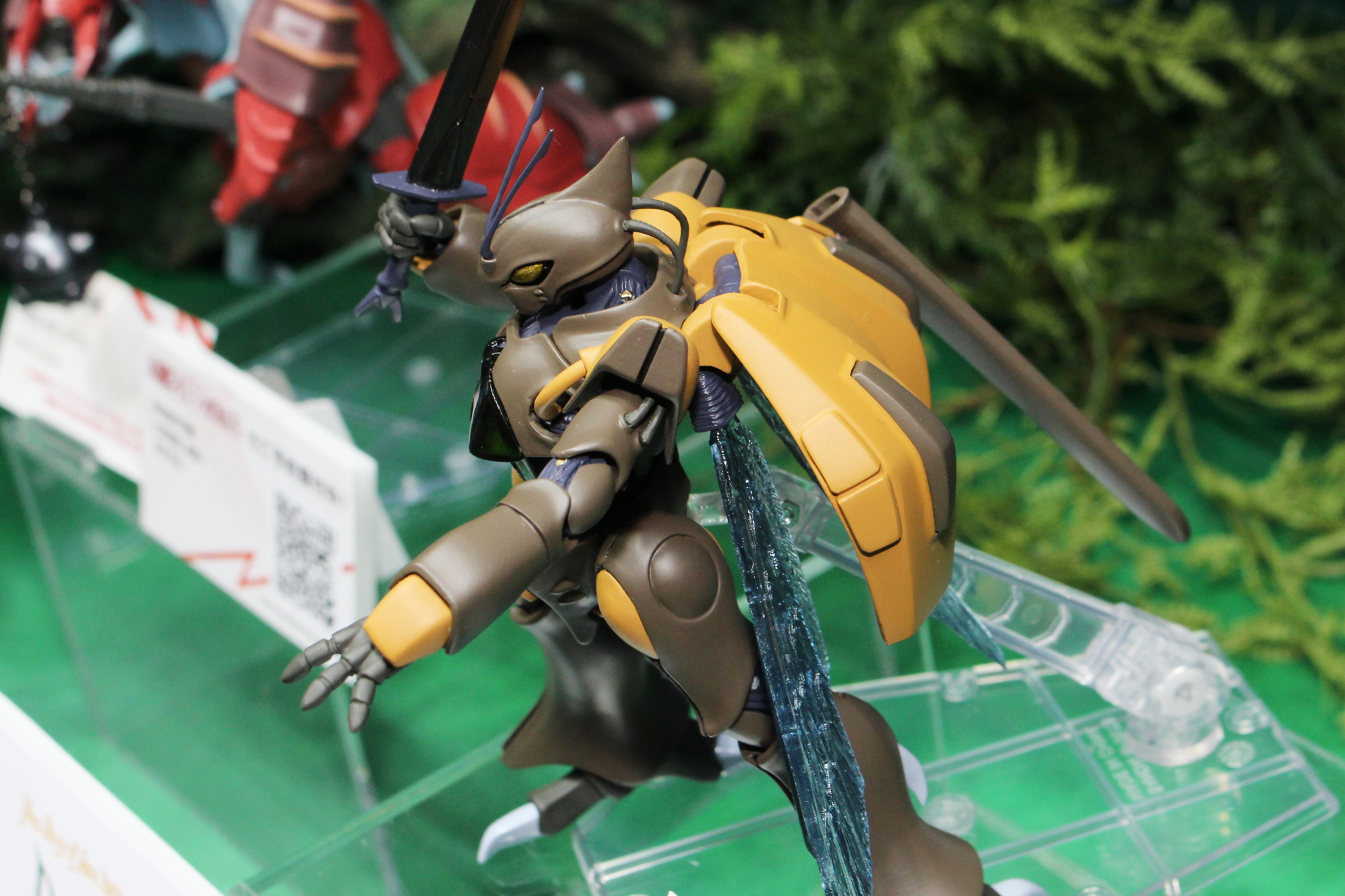 オーラコンバーターの展開やコクピットの開閉など、シリーズの基本的なギミックを搭載しているという