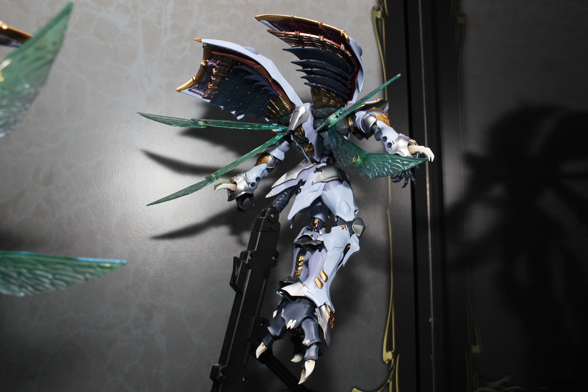 「METAL BUILD DRAGON SCALE サーバイン」は参考出品。同シリーズで発売された「龍神丸」以上に生物的な表現が強調される